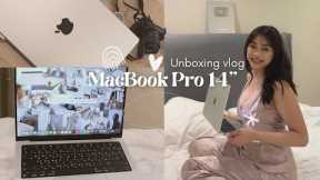 MacBook Pro 14 inch M2 silver unboxing
