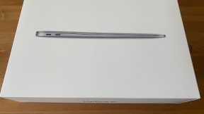 Unboxing my new MacBook Air m1 in 2024