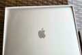 Unboxing MacBook Air M1 Silver e