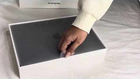 Unboxing my Macbook Air M1 in 2025! 🤍✨