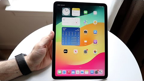 M2 iPad Air 6 In 2025! (Still Worth Buying?) (Review)