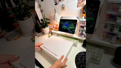 MacBook Air M4 Starlight Unboxing – Better Than M3?