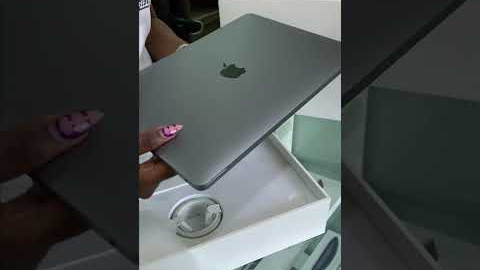 Unboxing the MacBook Air M1 👌🏾✅